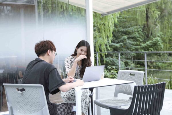 跨境工作与出差机会